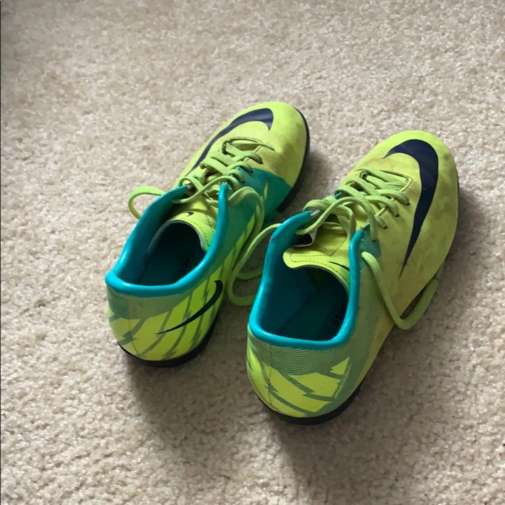 Nike indoor soccer cleats size 5.5y men, 7.5 women